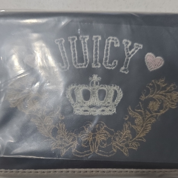 Juicy Couture Liquorice Velour Flip Fold Wallet with Heart and Crown Charms - Picture 4 of 8